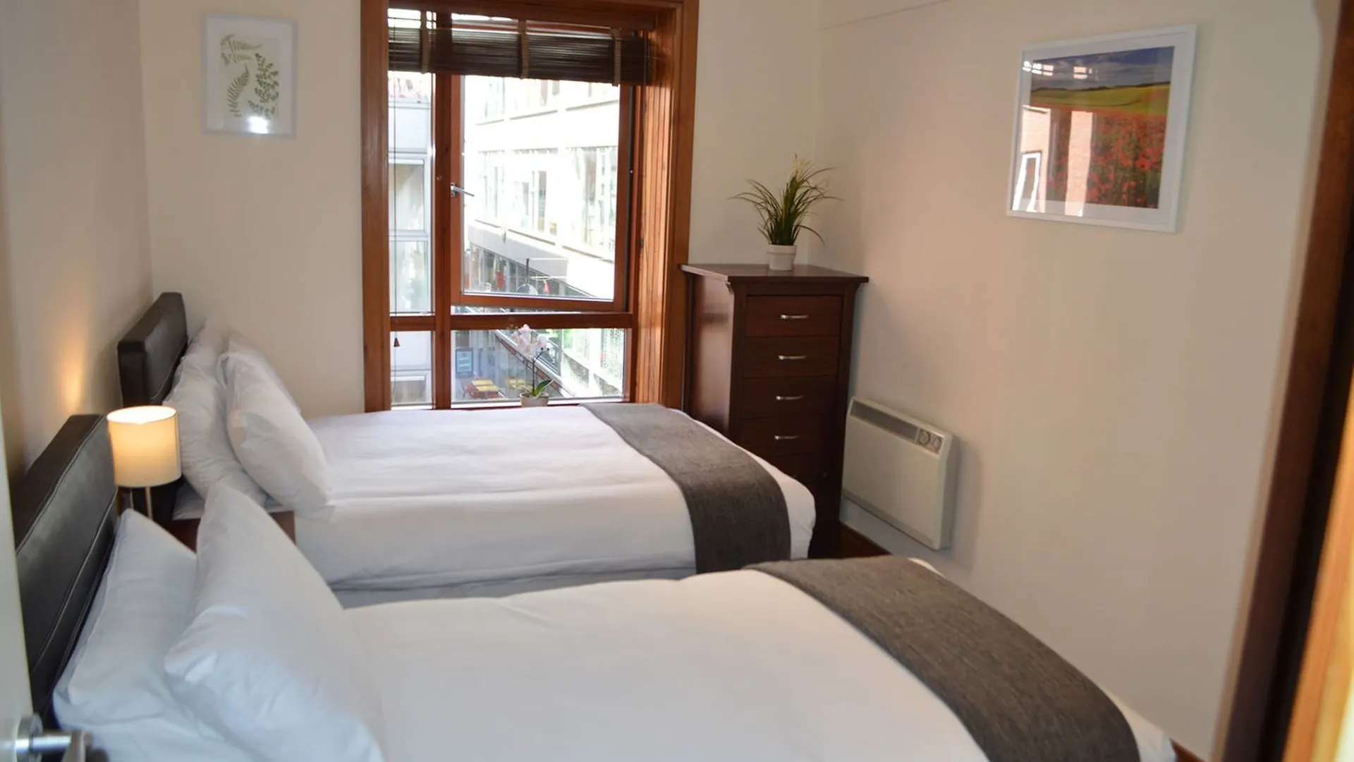 Metrostays - Temple Bar 18 Dublin 0*,  Irlanda